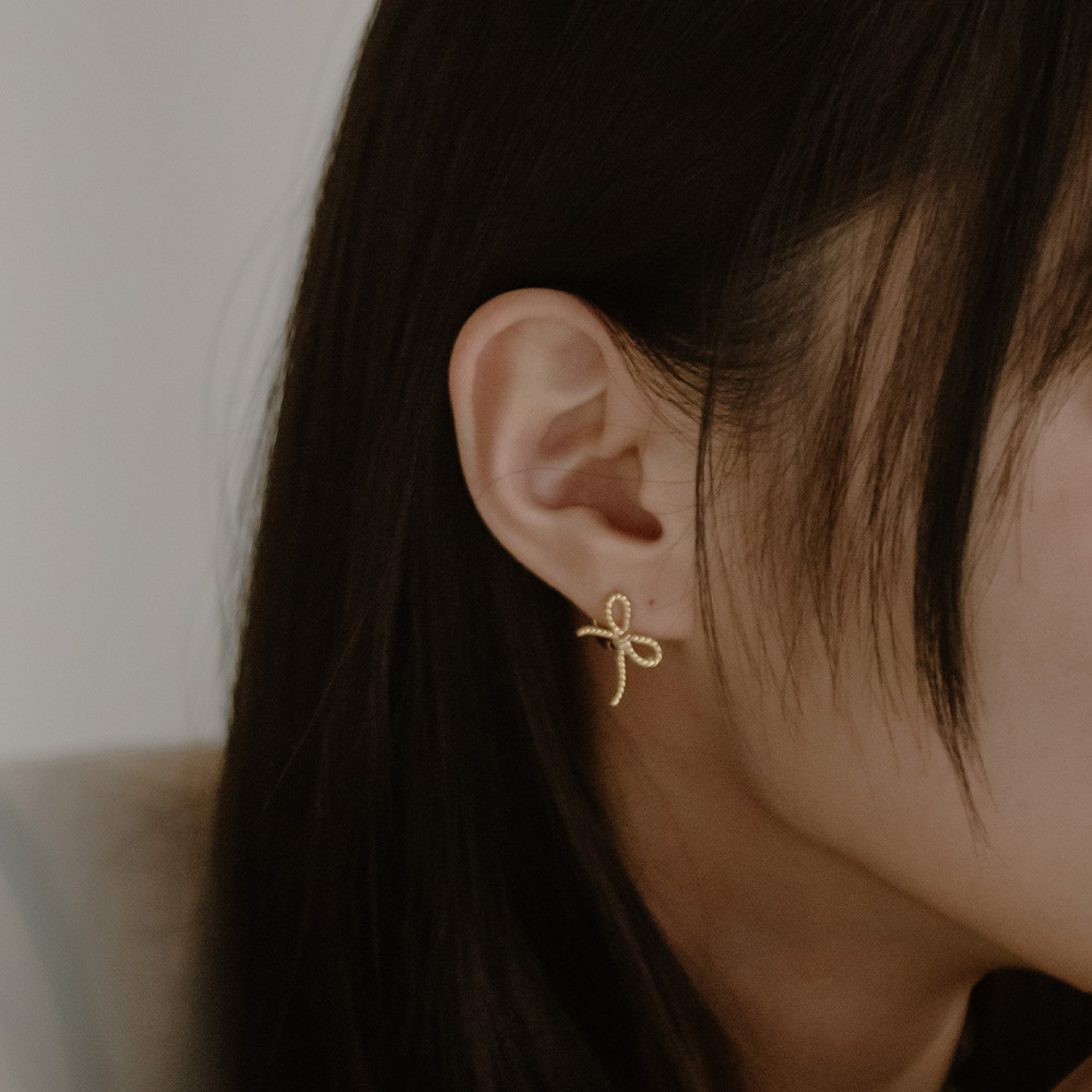 Dangling Ribbon Ribbon Pin Earrings (2 colors)【07030894】in stock+pre-order