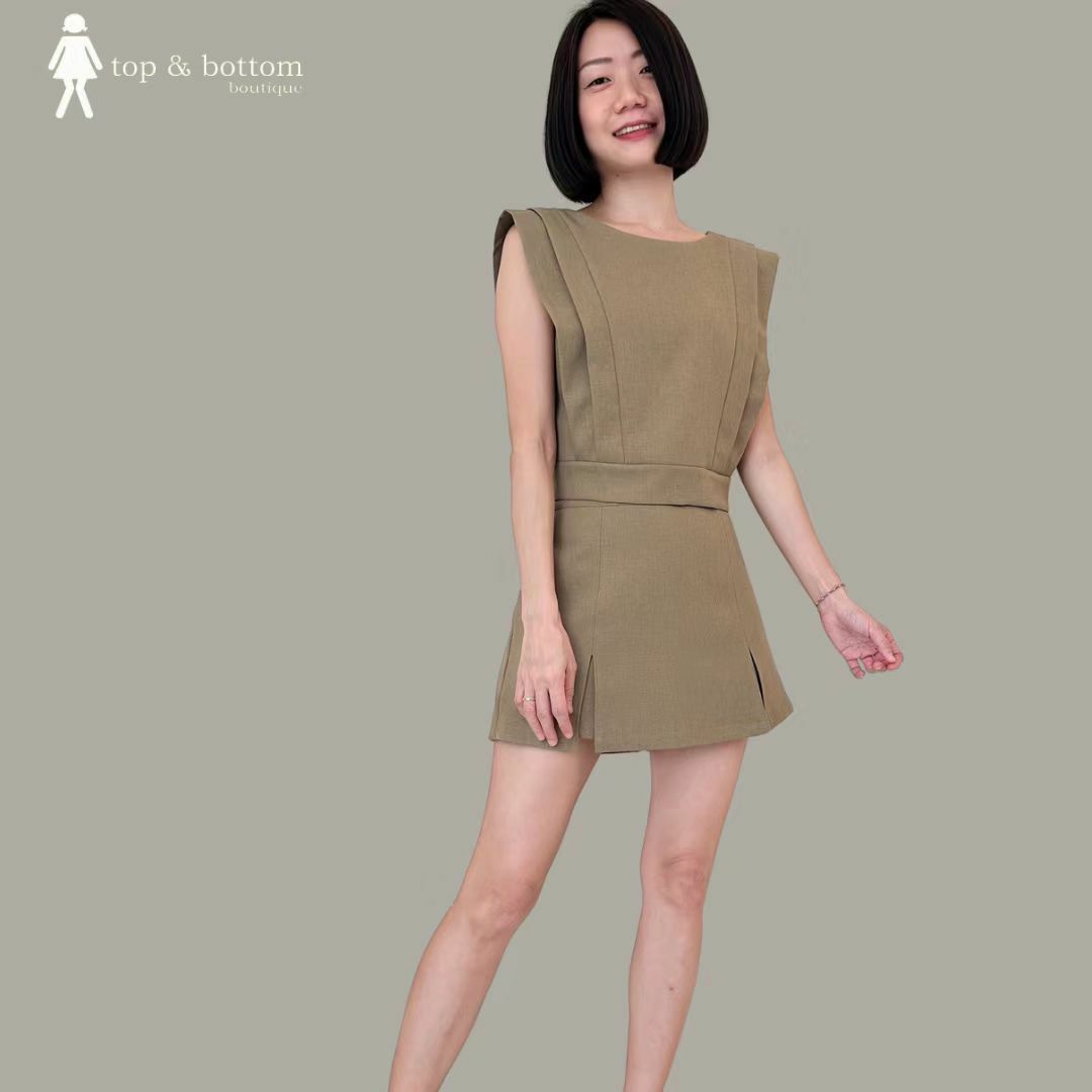 HIGH WAISTED SLIT FRONT SKORT