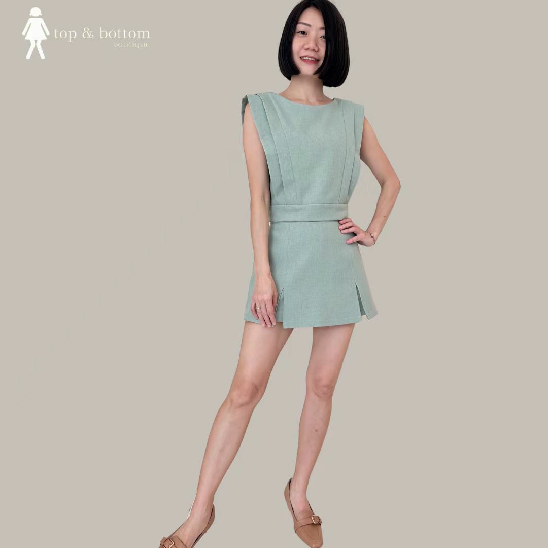 HIGH WAISTED SLIT FRONT SKORT