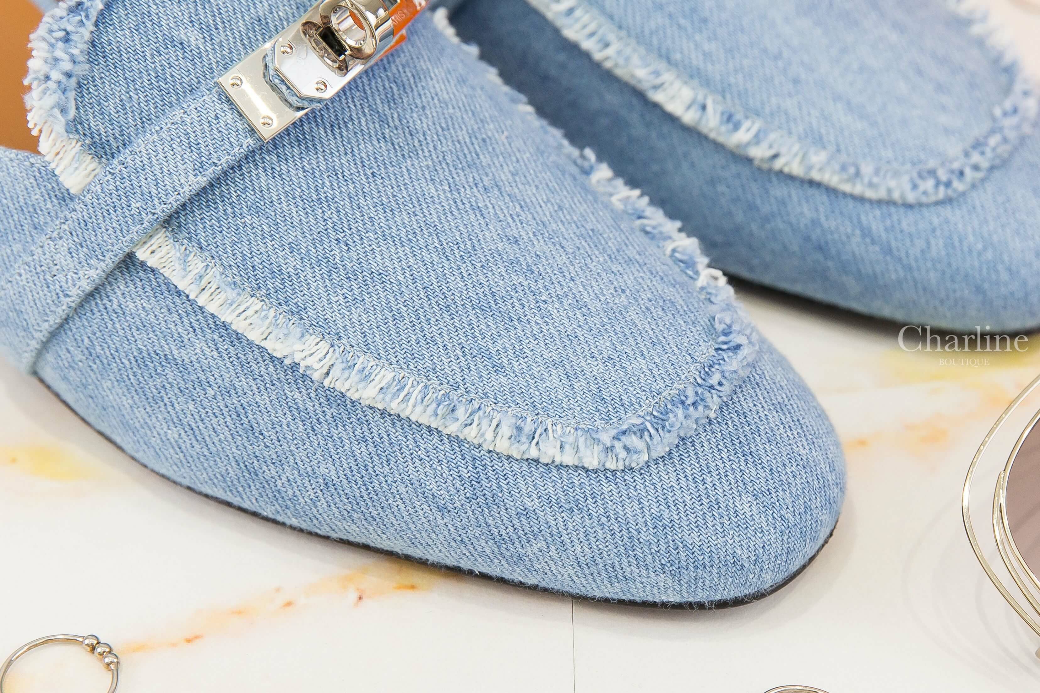 Hermès Oz Mule 淺藍色銀釦不修邊丹寧布平底穆勒鞋