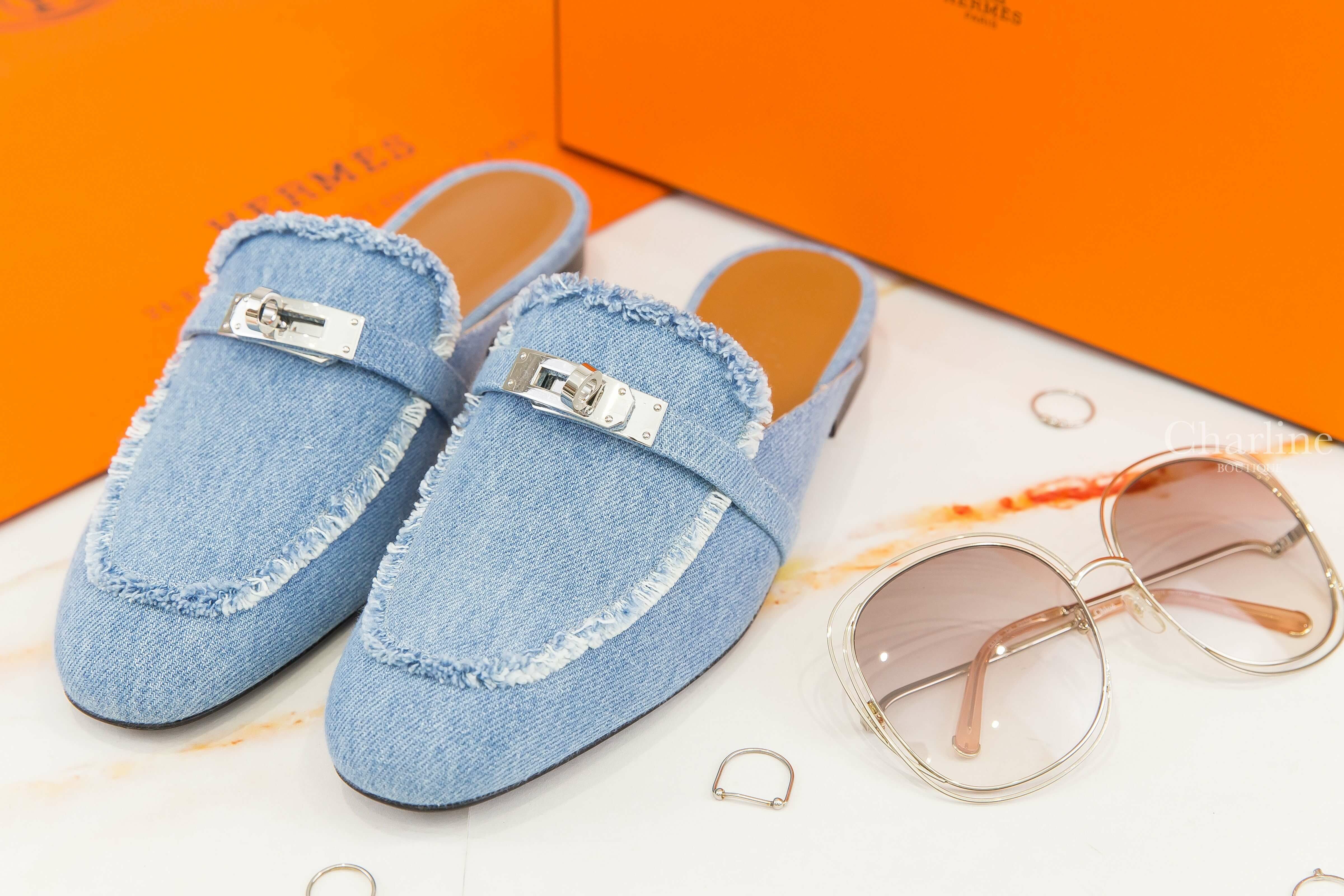 Hermès Oz Mule 淺藍色銀釦不修邊丹寧布平底穆勒鞋-Charline Boutique 精品代購