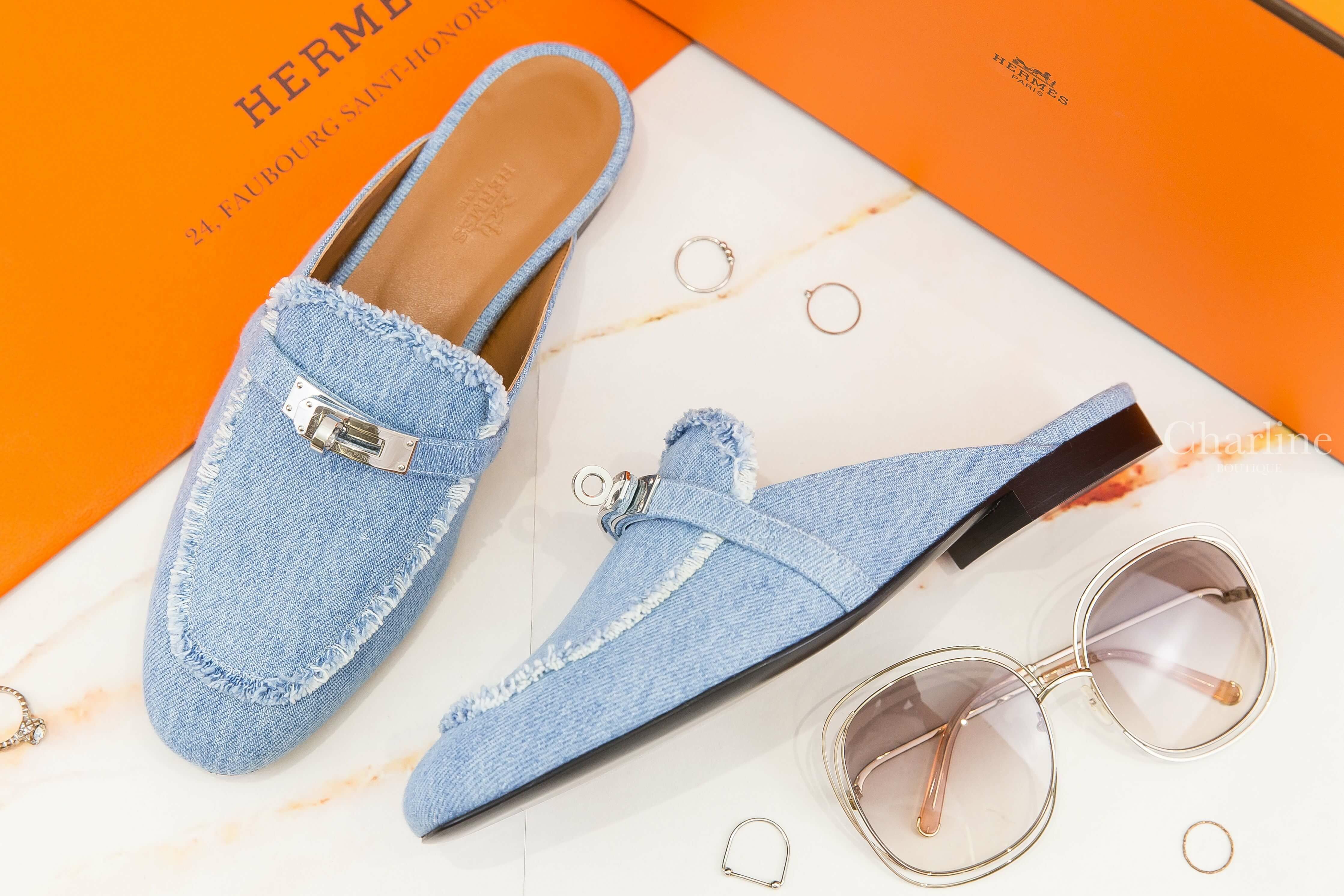 Hermès Oz Mule 淺藍色銀釦不修邊丹寧布平底穆勒鞋-Charline Boutique 精品代購