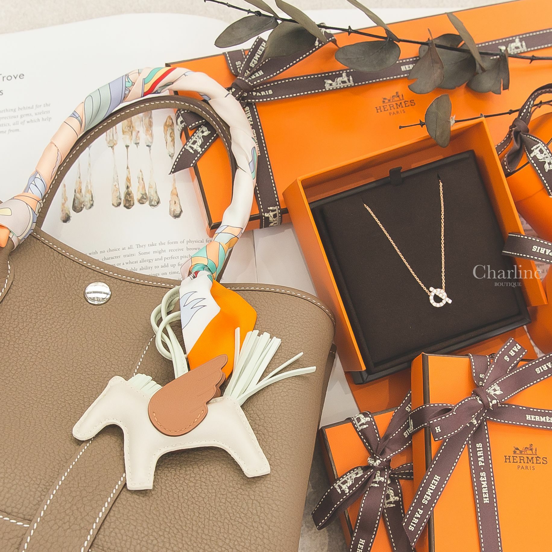 Hermès Finesse Pendant 玫瑰金水鑽Q字項鍊,Hermès Garden Party 30cm 大象灰,Hermès Rodeo PM Pegase 奶昔白/氣泡綠/焦糖色小飛馬吊飾-Charline Boutique精品代購