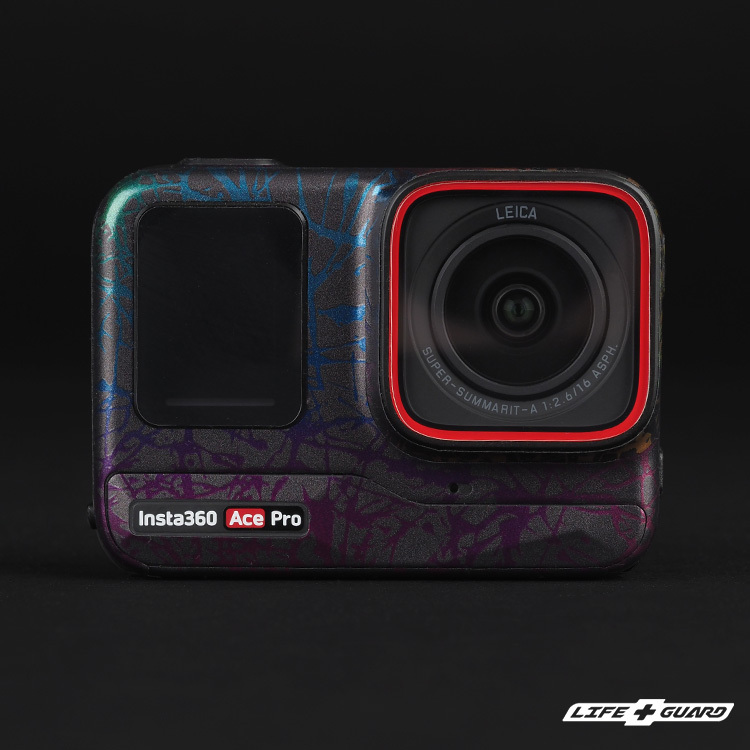 Insta360 Ace Pro 貼膜質感特寫，LIFE+GUARD 設計風格