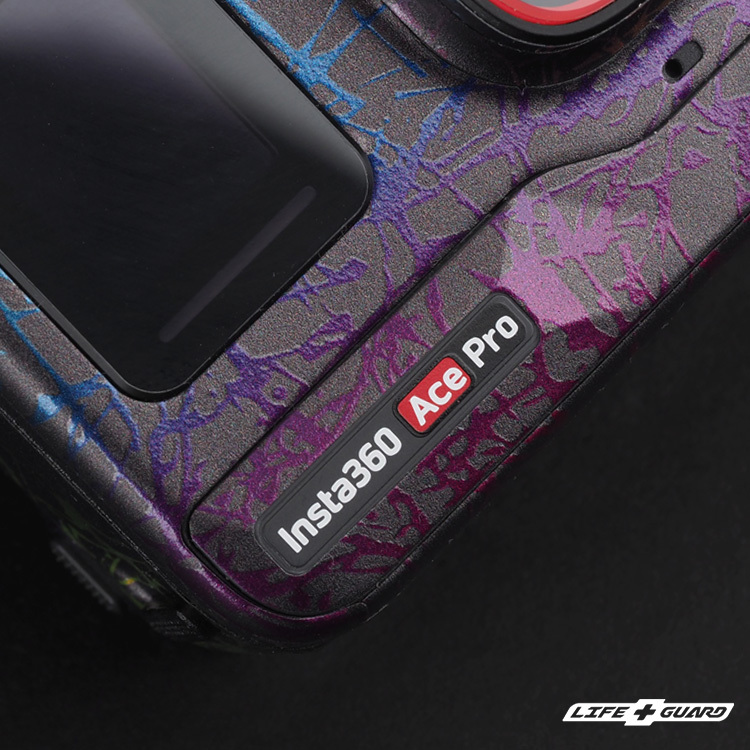 Insta360 Ace Pro 貼膜質感特寫，LIFE+GUARD 設計風格