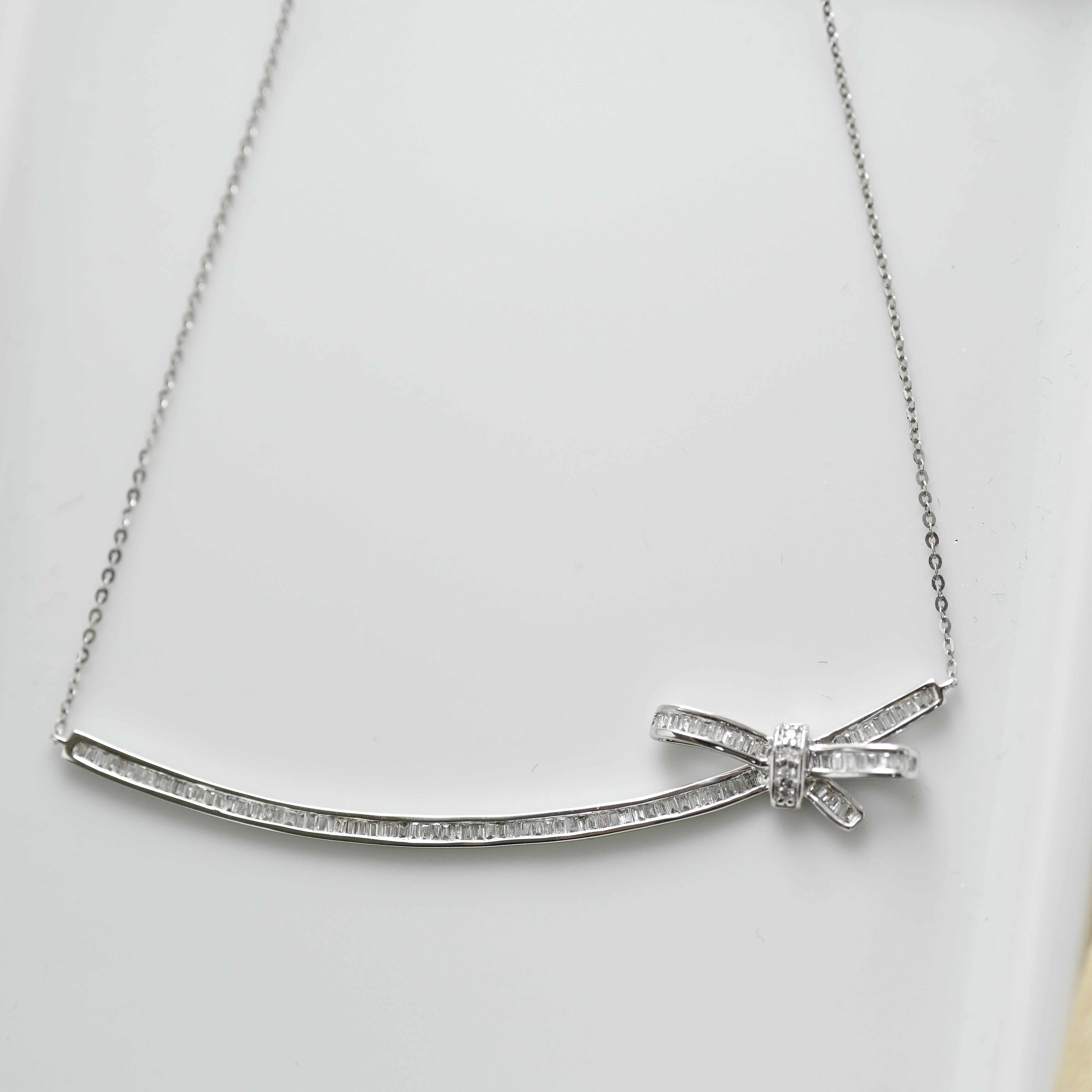 18K Cinta Diamond Necklace