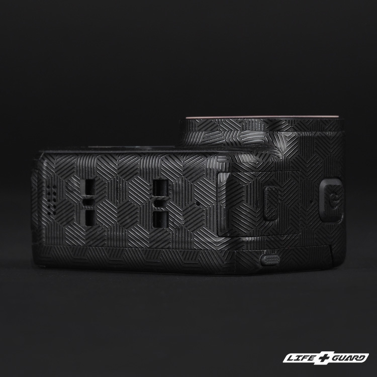 Insta360 Ace Pro 貼膜質感特寫，LIFE+GUARD 設計風格