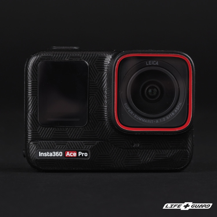 Insta360 Ace Pro 貼膜質感特寫，LIFE+GUARD 設計風格