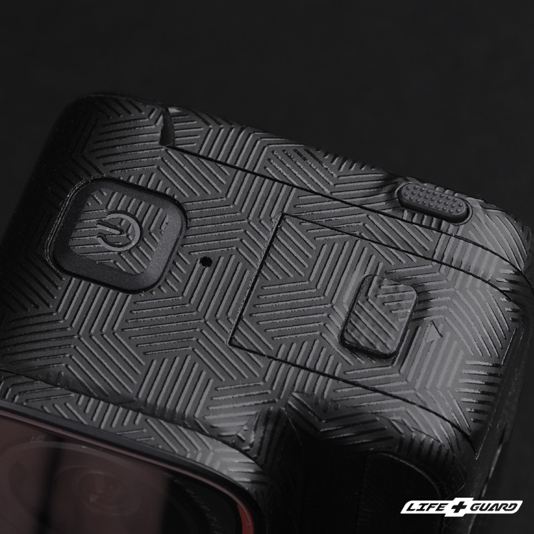 Insta360 Ace Pro 貼膜質感特寫，LIFE+GUARD 設計風格