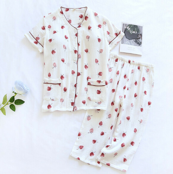 Spring and summer gauze short-sleeved cropped pants with bra pad pajama set (LH white ink strawberry) [M-XL size] [Contact customer service to confirm the shipping size after placing an order]