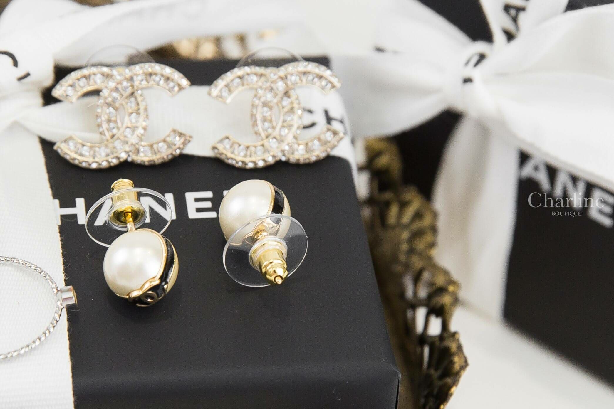 Chanel Stud Earrings 黑色線條金CC珍珠耳環-Charline Boutique 精品代購