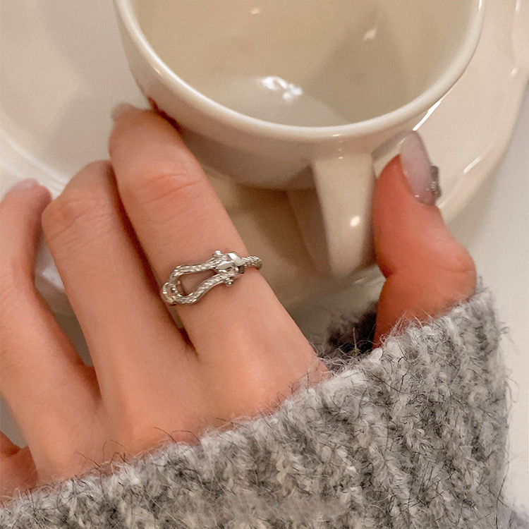 低奢馬蹄釦銀鑽開口戒