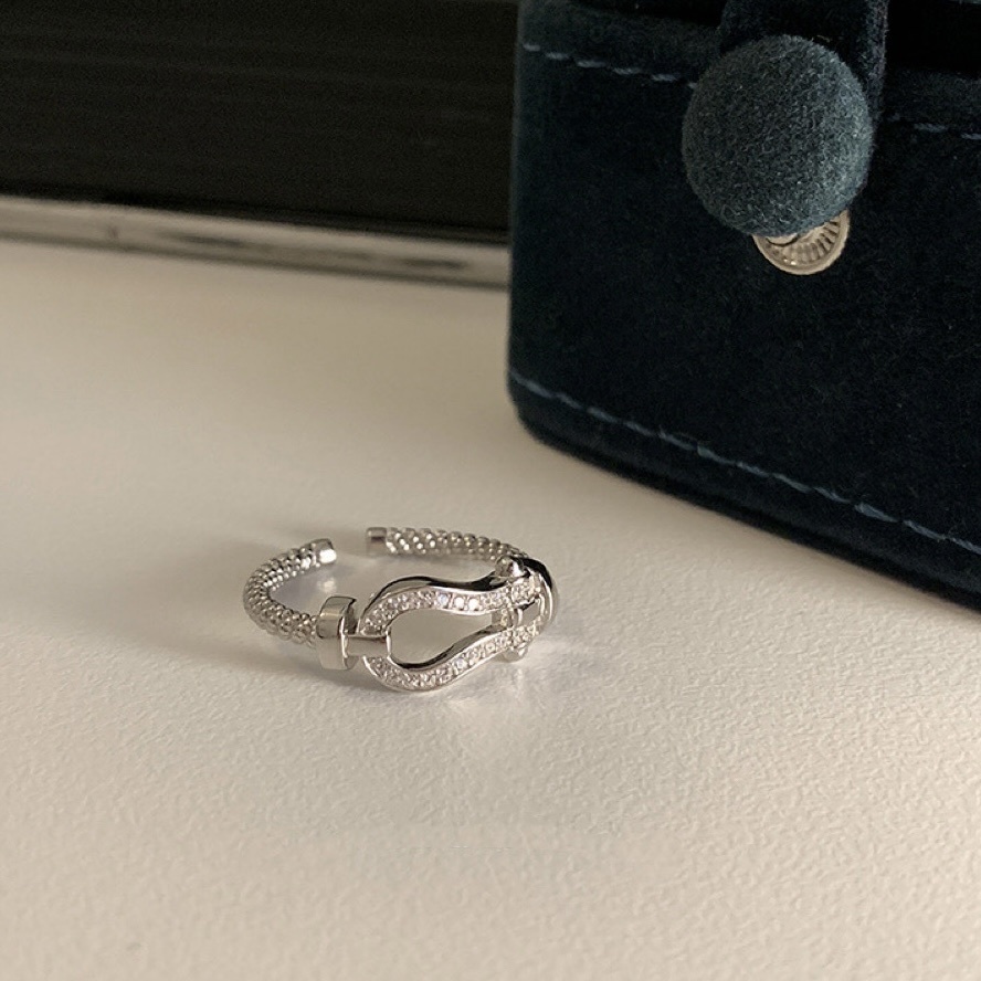 低奢馬蹄釦銀鑽開口戒