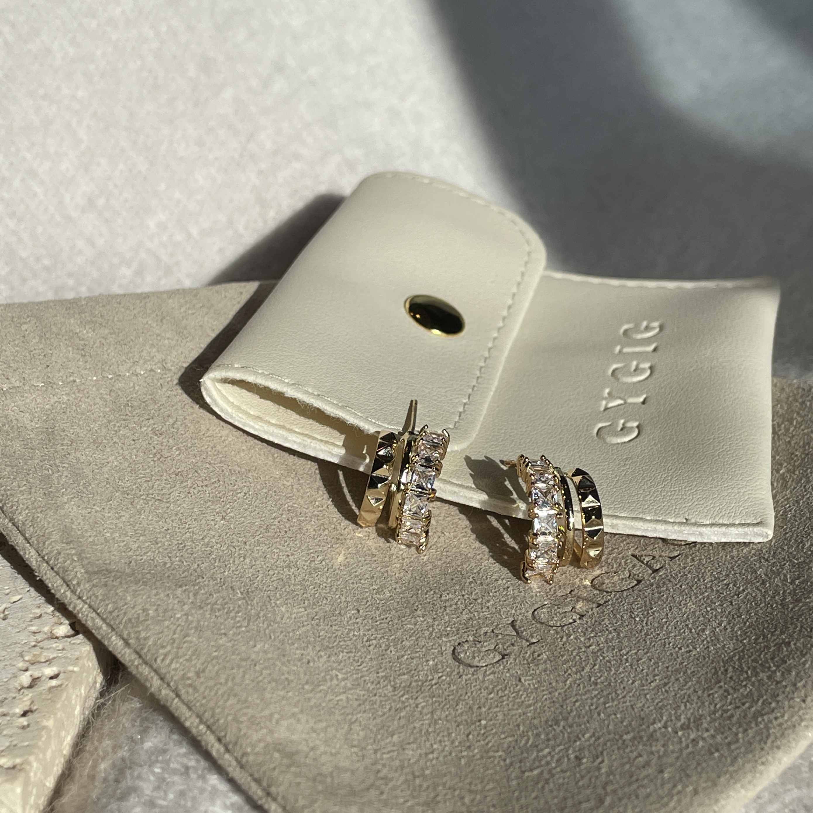 18k經典金鑽菱格假三圈 c圈耳釘