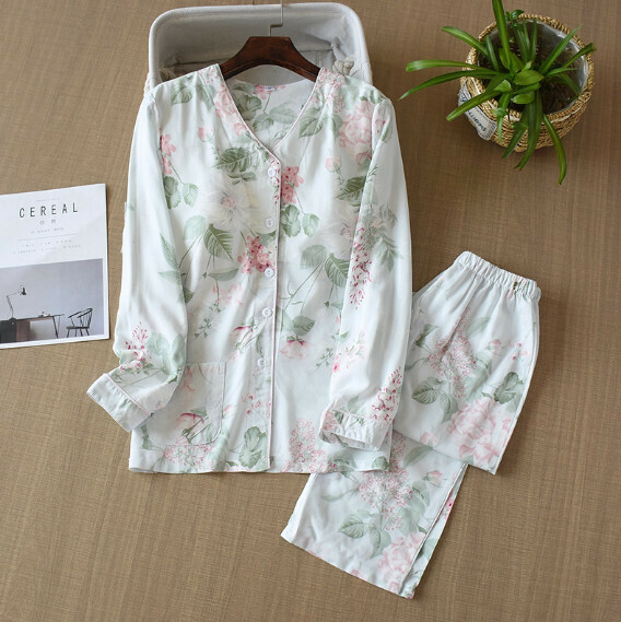 Pajama set with chest pad long sleeves and long pants (green big flower) [M-XL size] [Contact customer service to confirm the shipping size after placing an order]