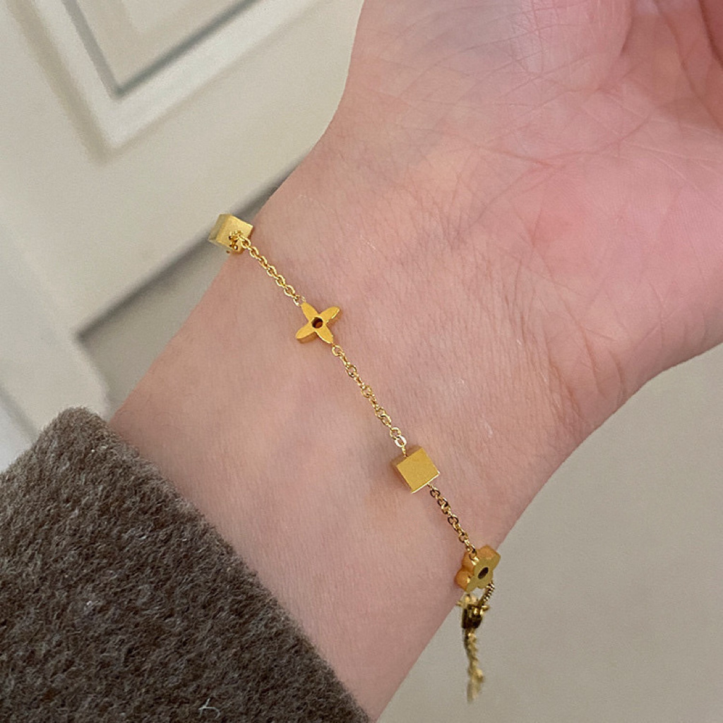 14k時髦小老花方塊 鈦鋼金手鍊