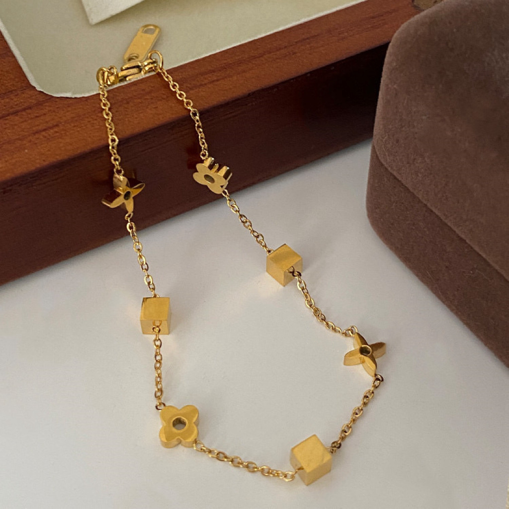 14k時髦小老花方塊 鈦鋼金手鍊