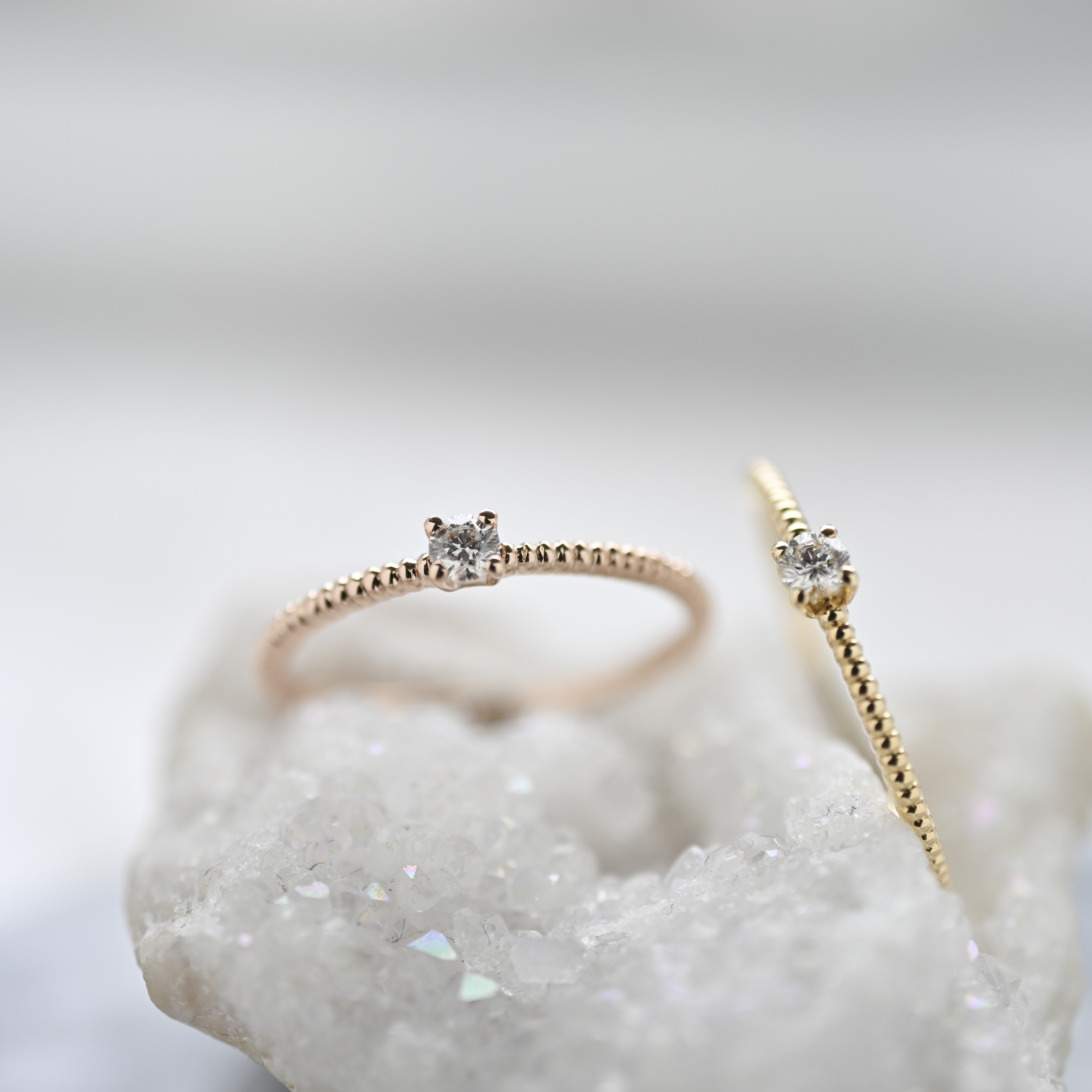 18K Pequeña Diamond Ring