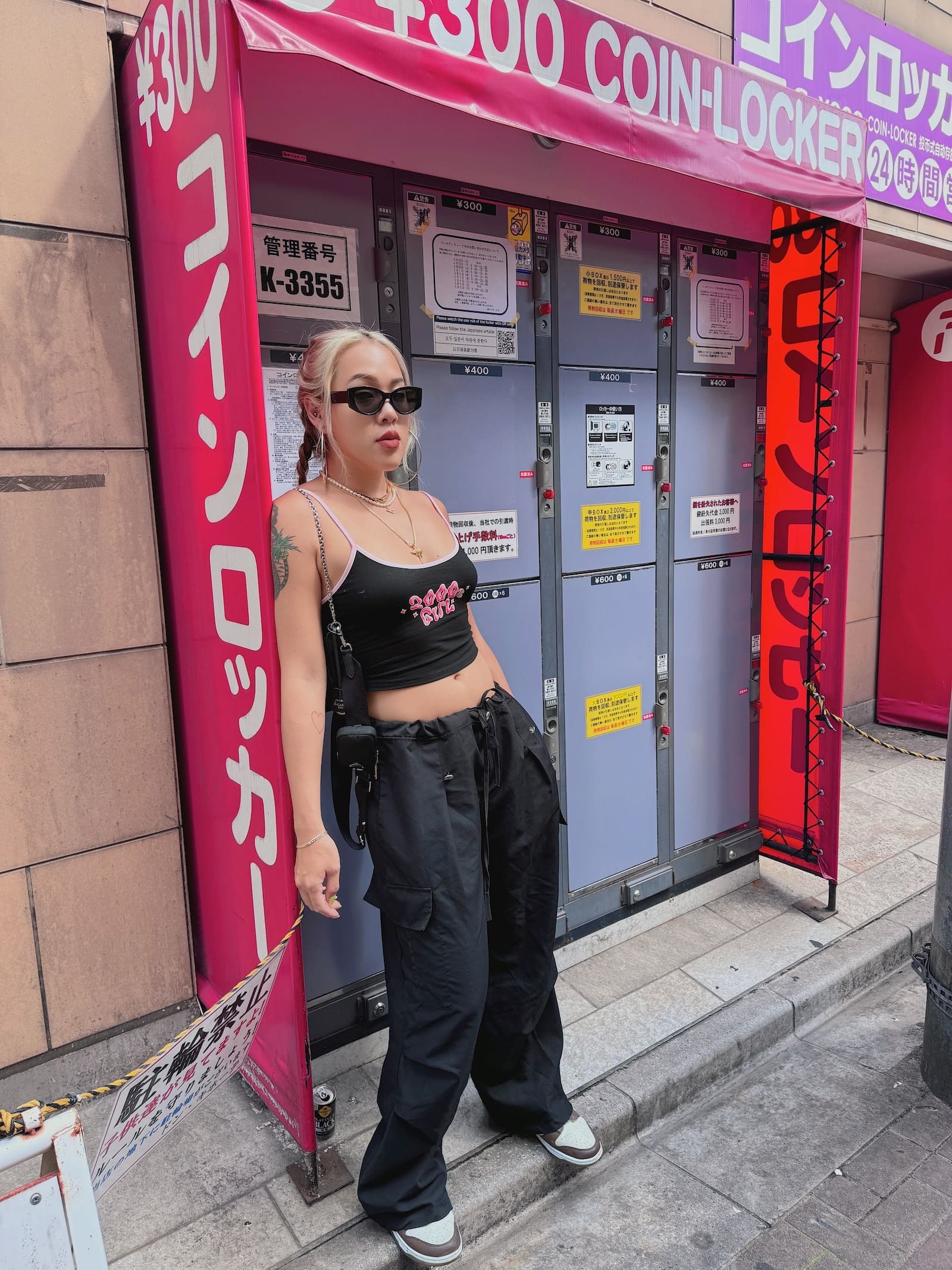 桃粉塗鴉細肩背心