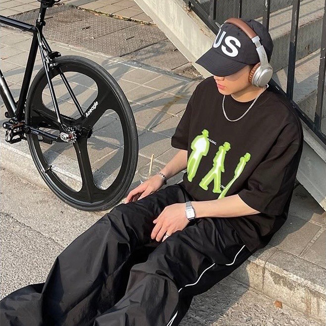 男模穿著#98985 韓國漸層人型印花短T黑色