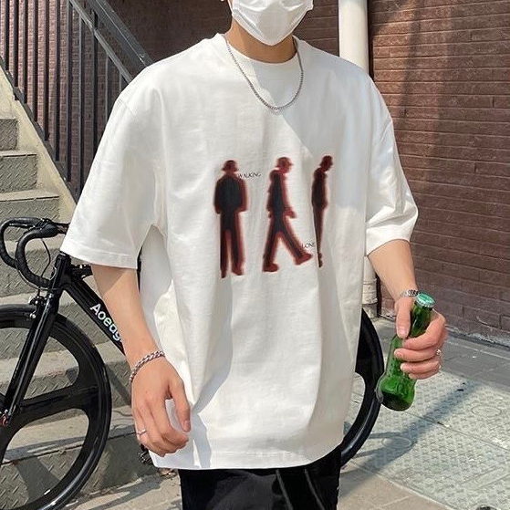 男模穿著#98985 韓國漸層人型印花短T白色半身照