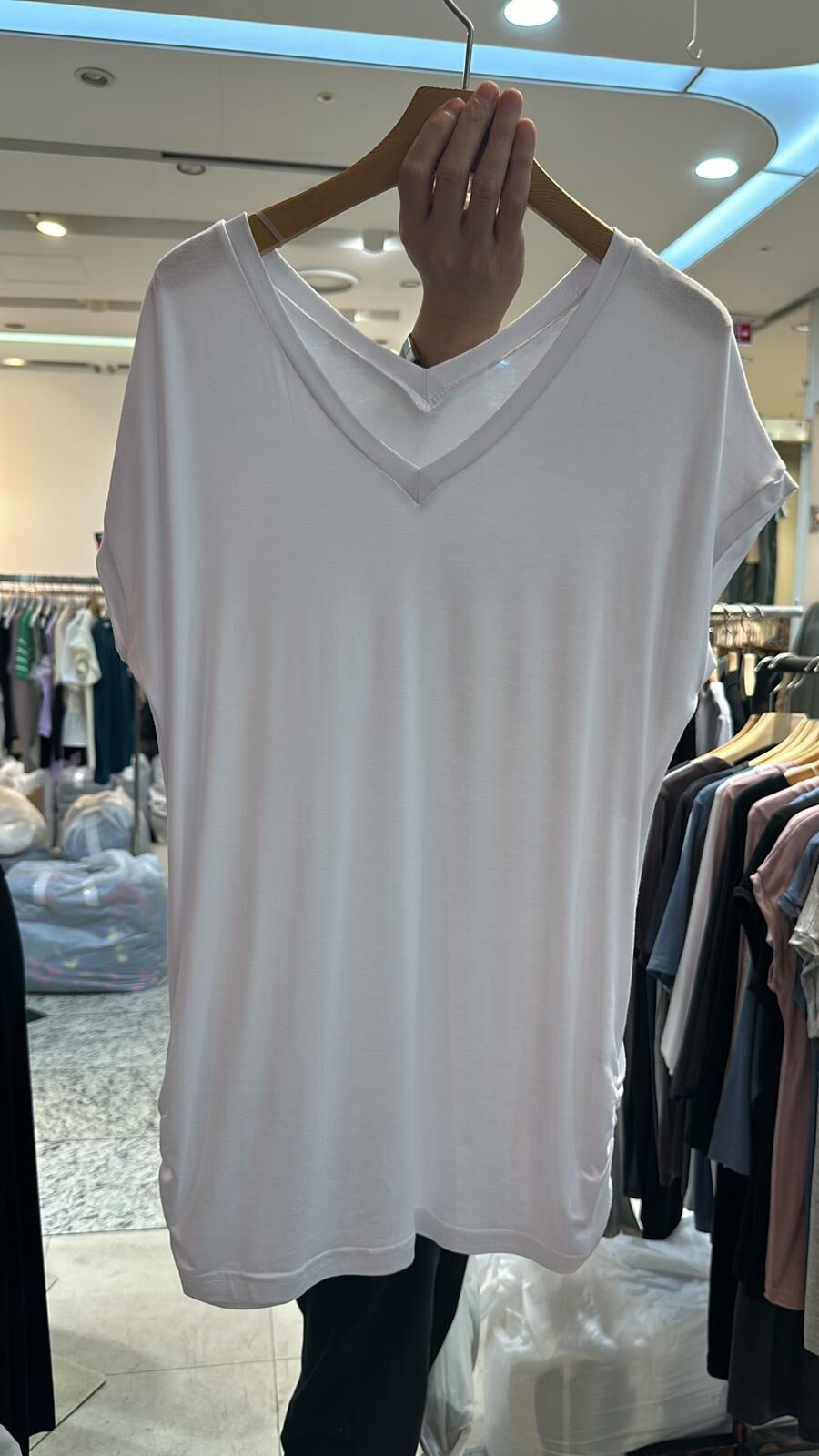 QQ86 純色V領上衣