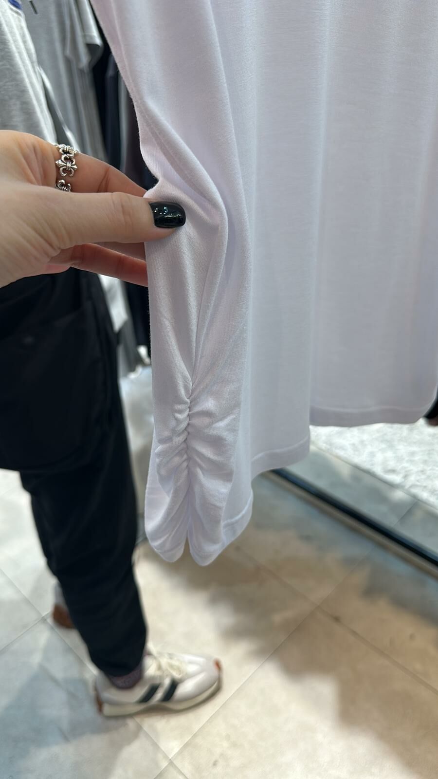 QQ86 純色V領上衣