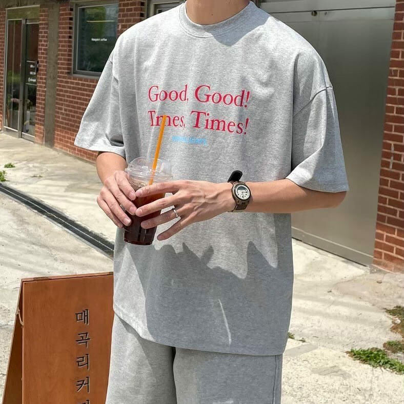 男模著韓系Good Times 印花短T麻灰L細節