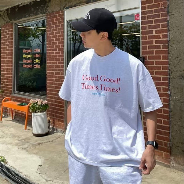 男模著韓系Good Times 印花短T淺灰L