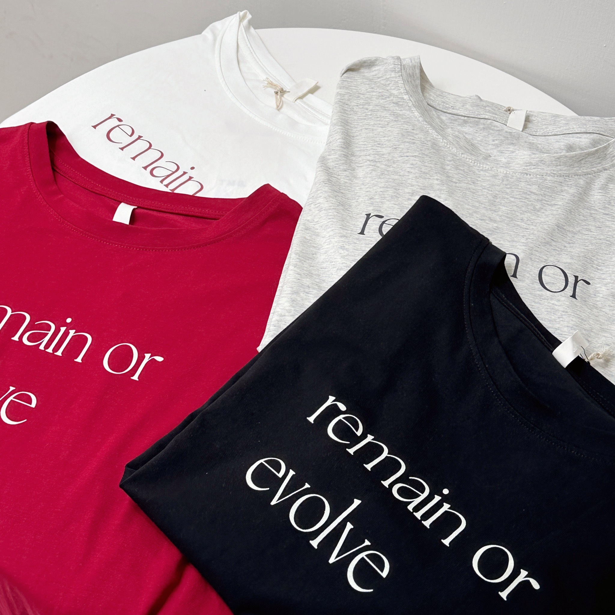 基礎字母圓領tee/四色