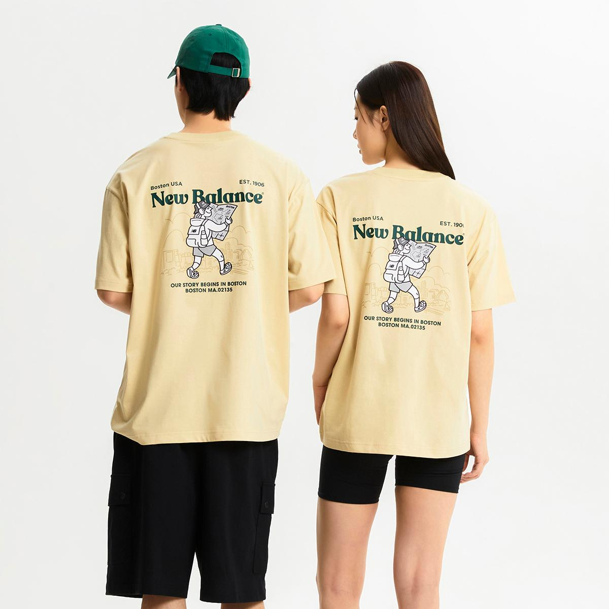 Tシャツ・カットソー [NEW BALANCE] UNI IVY BOY&GIRL BACKPACKING T SHIRT NEW BALANCE UNI Ivy 男女背包客卡通圖案短袖短T 白NBNEC2L303_10