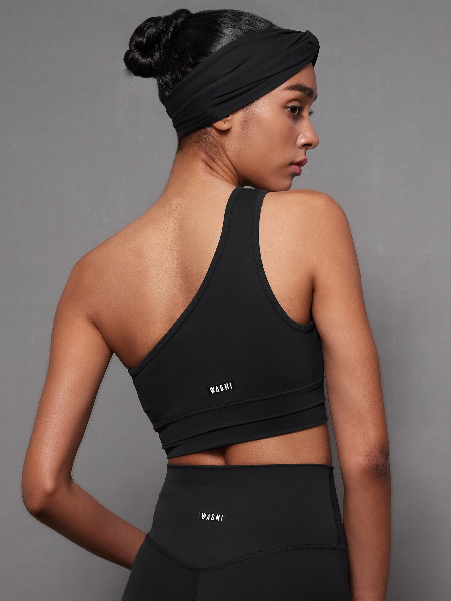 Soft．VIVE LA VIE 單肩設計運動內衣 -  午夜黑