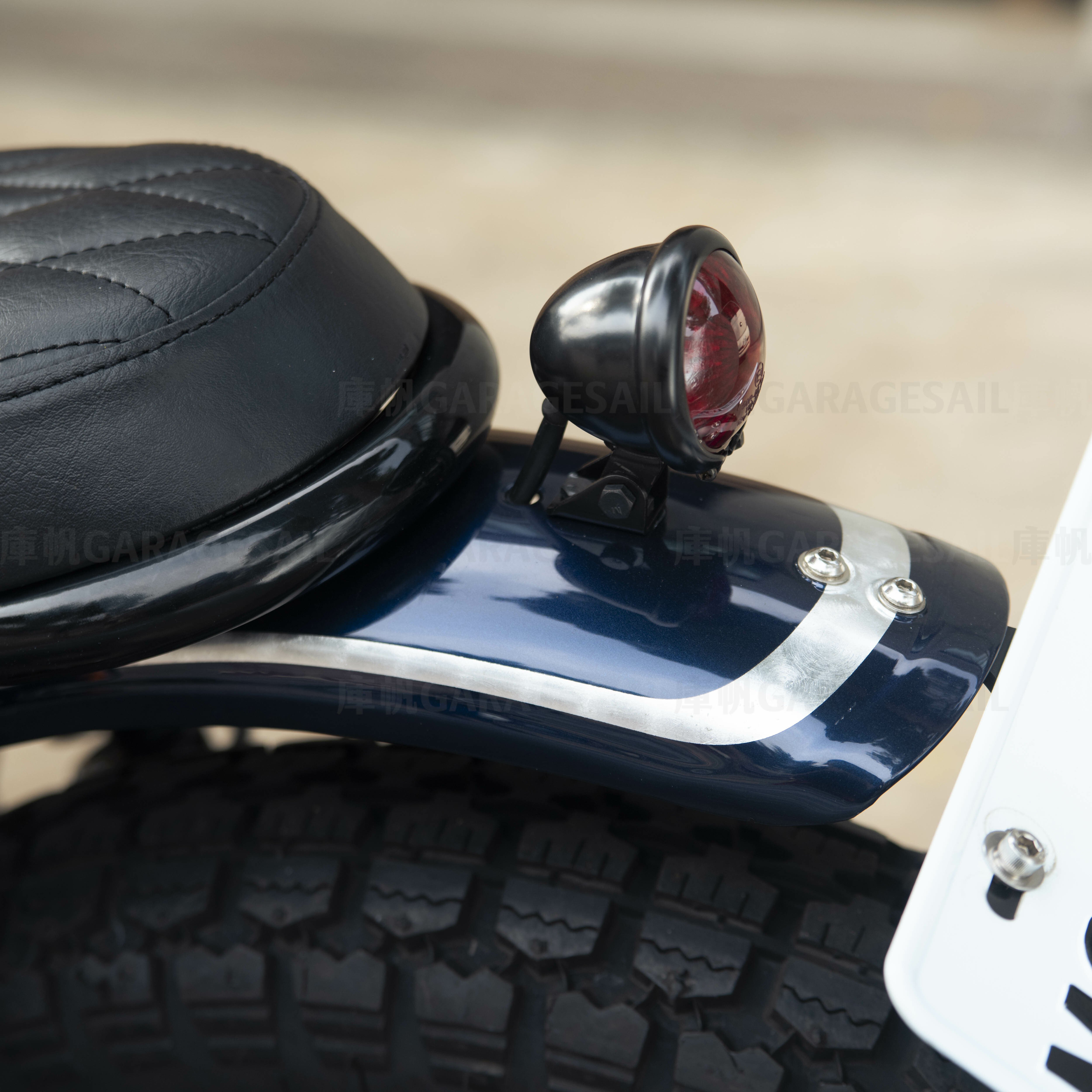 LED 尾燈 貝茲 - 黑