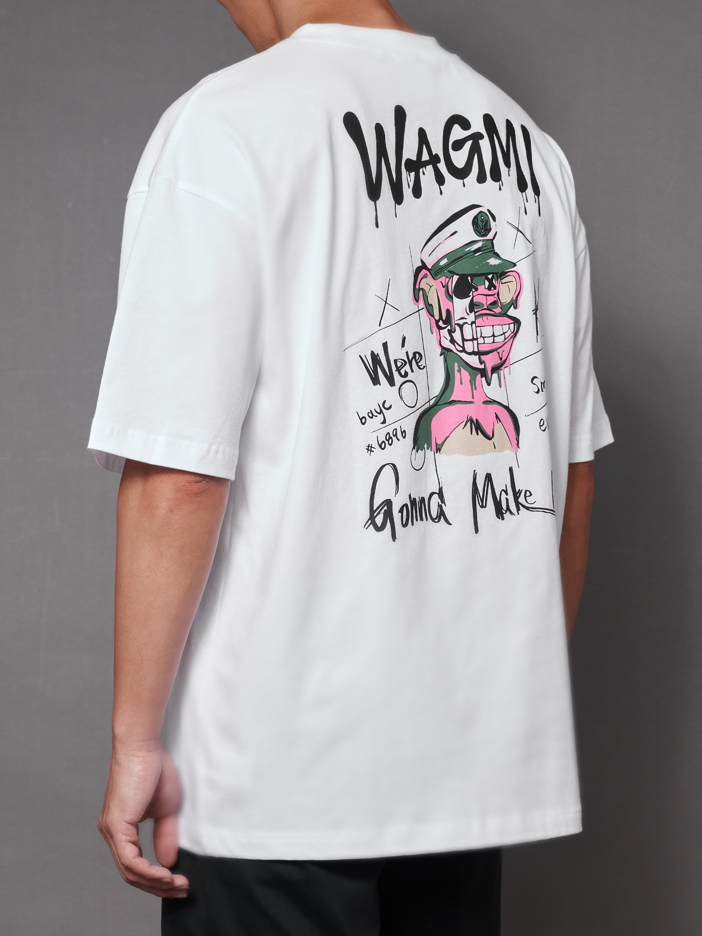 We Are All Gonna Make it 設計師塗鴉寬版T - 日光白 男款