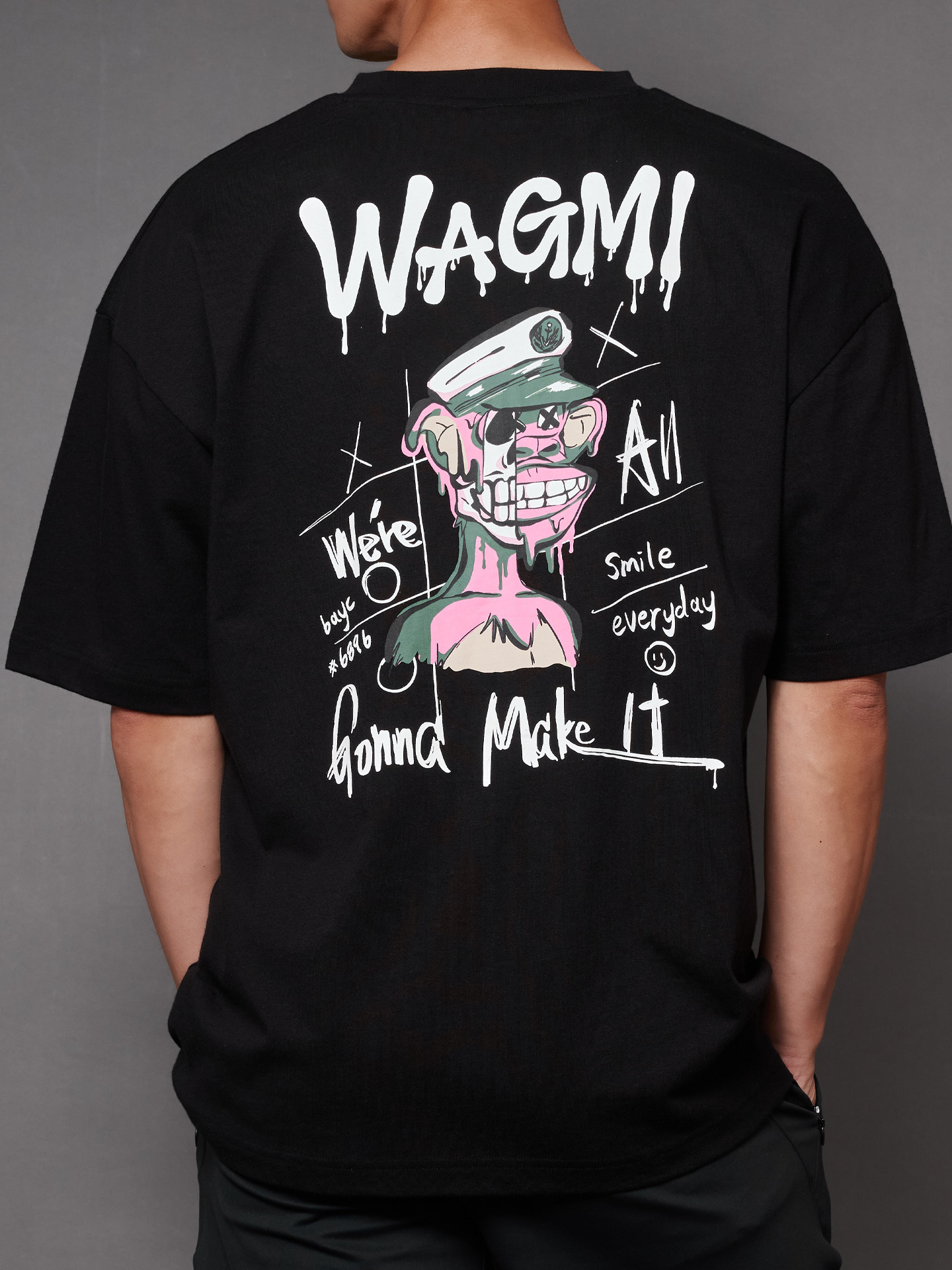 We Are All Gonna Make it 設計師塗鴉寬版T - 午夜黑 男款