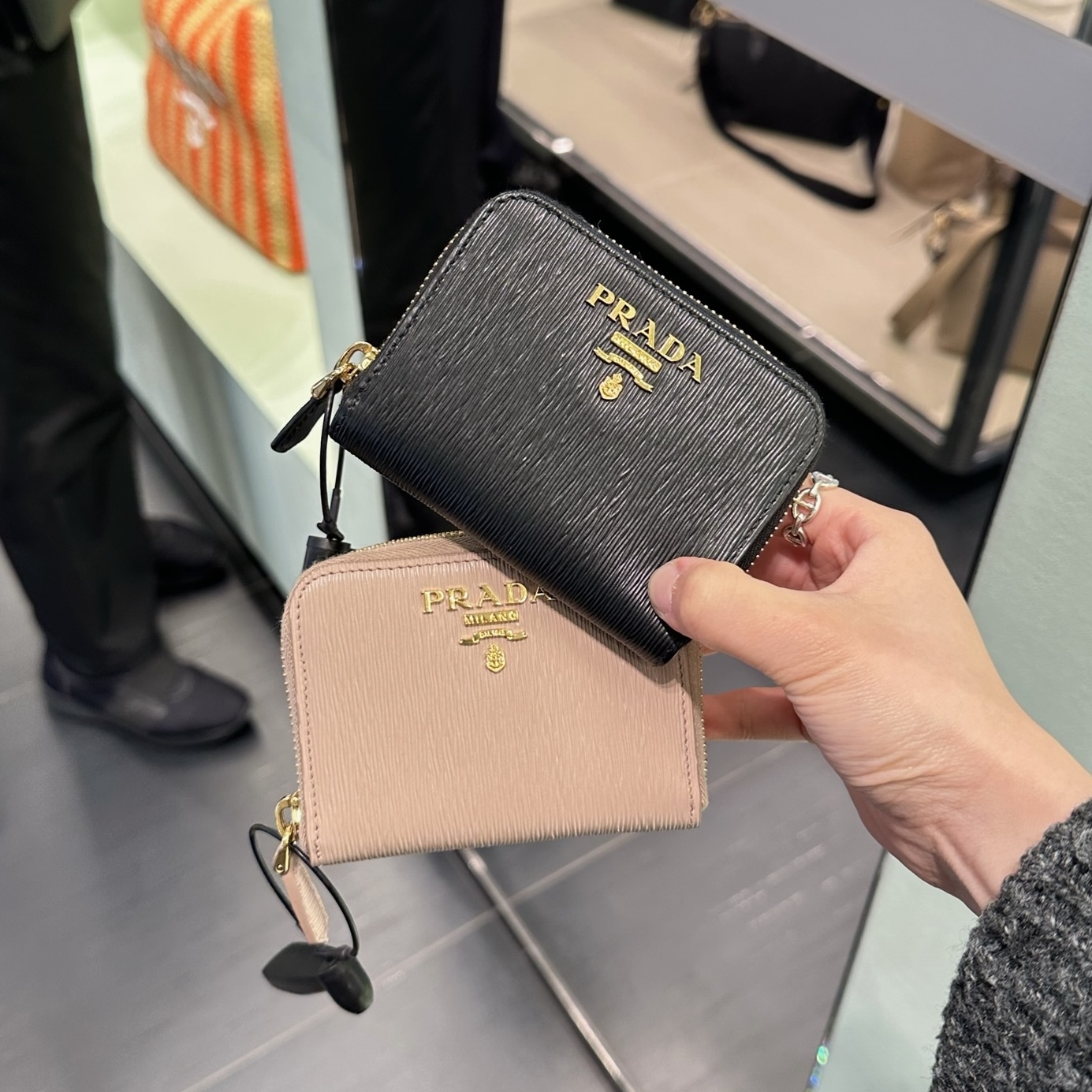 Outlet Prada Zipped Card Holder