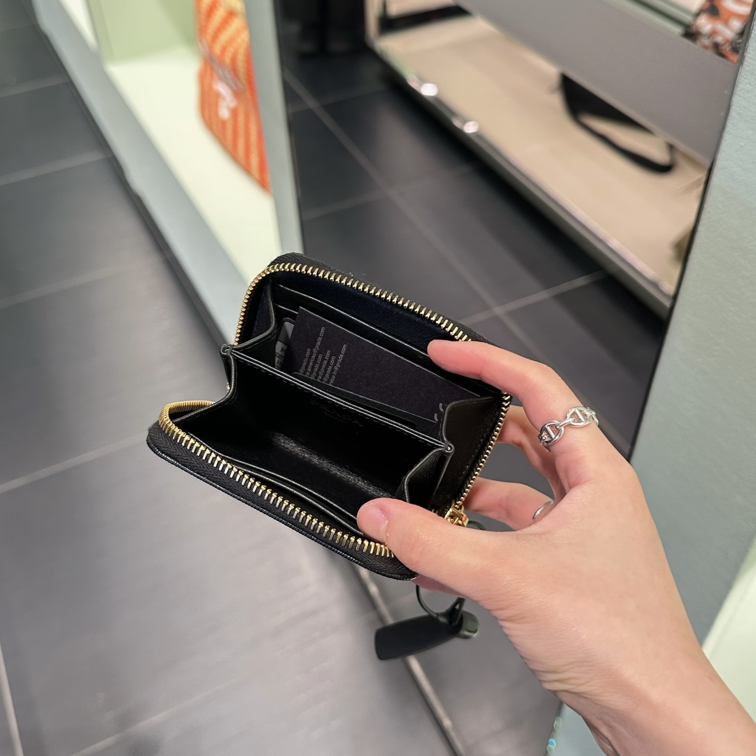 Outlet Prada Zipped Card Holder