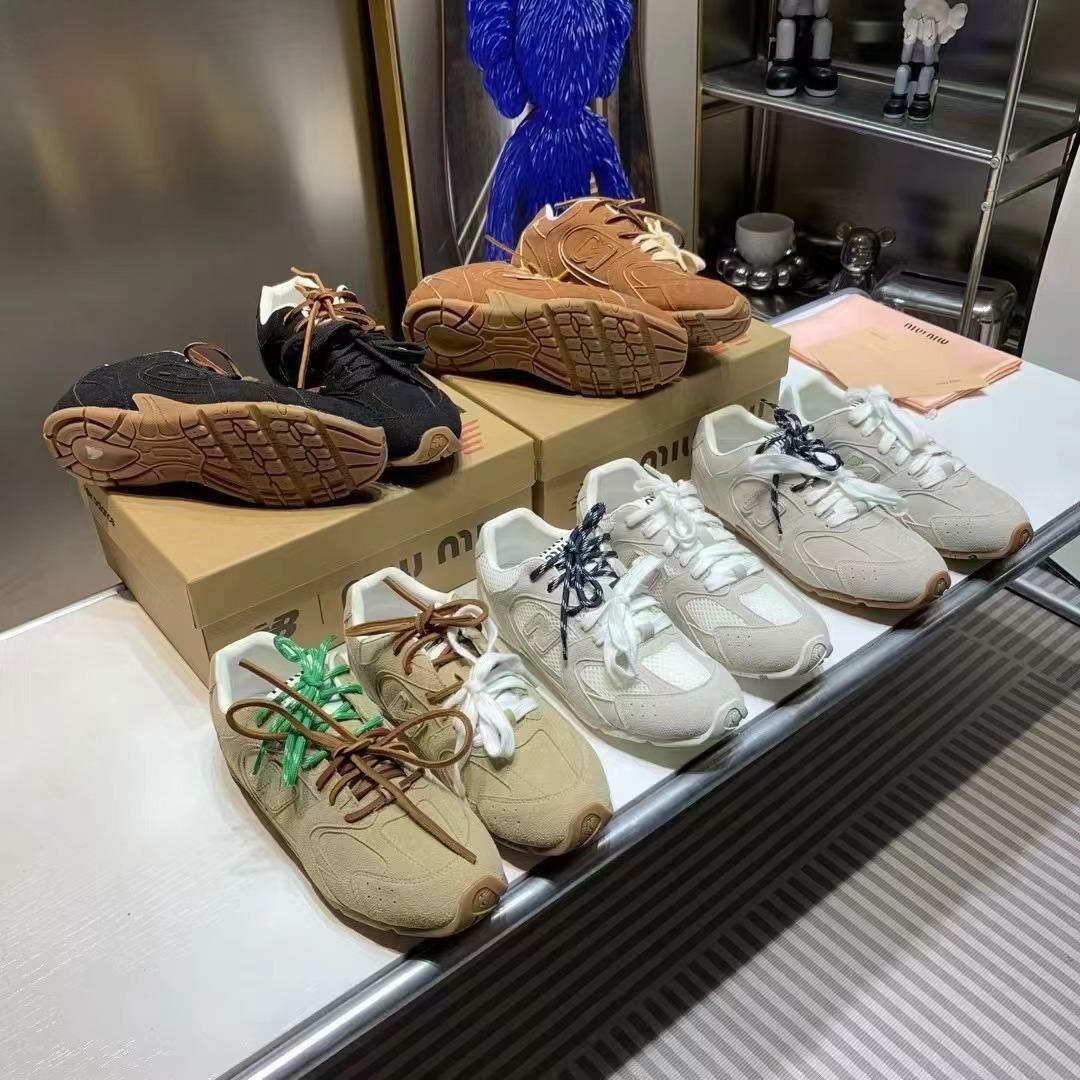 Miu Miu x New Balance聯名款運動鞋👟