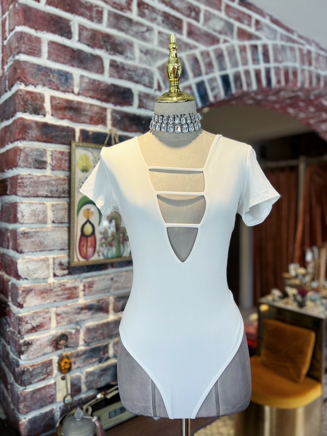 Seductive White 白色剪裁飾帶深v領連身衣Bodysuit