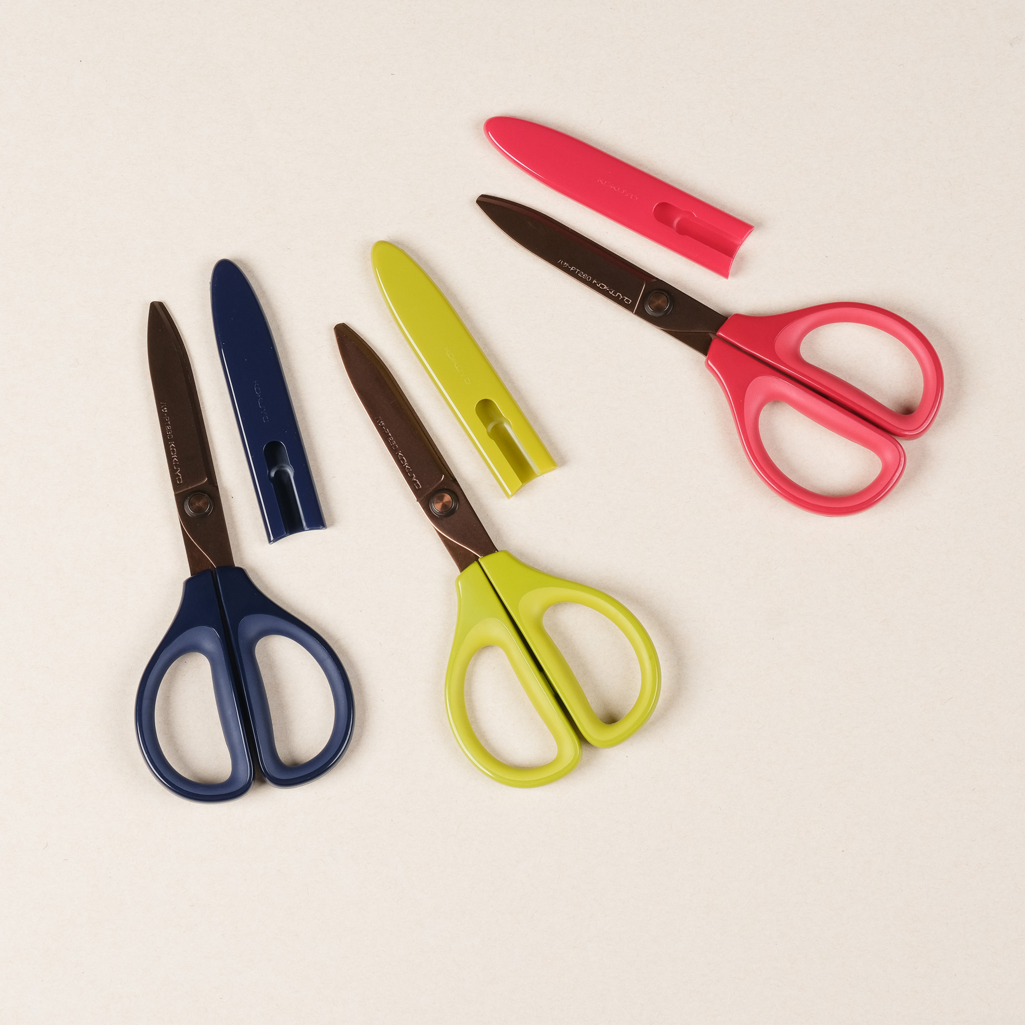 SAXA 空氣彈力剪刀 不沾黏輕量版 (鈦加工/附蓋子) / KOKUYO / JAPAN