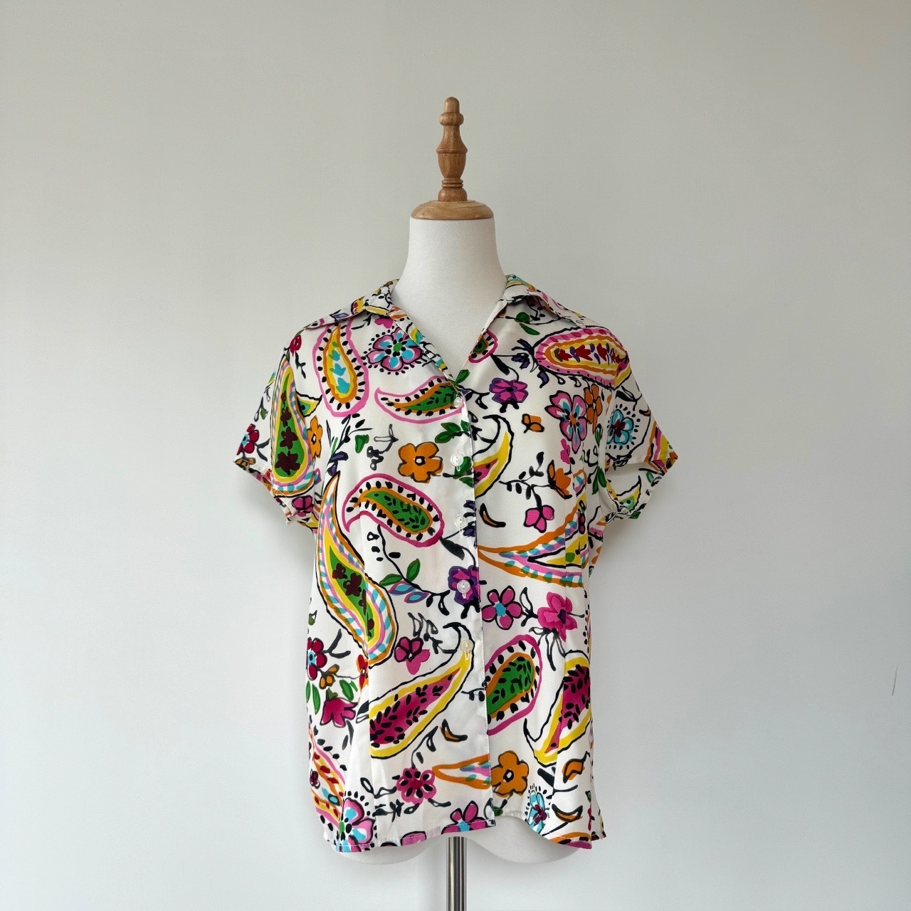 滿滿童趣感手繪腰果花上衣