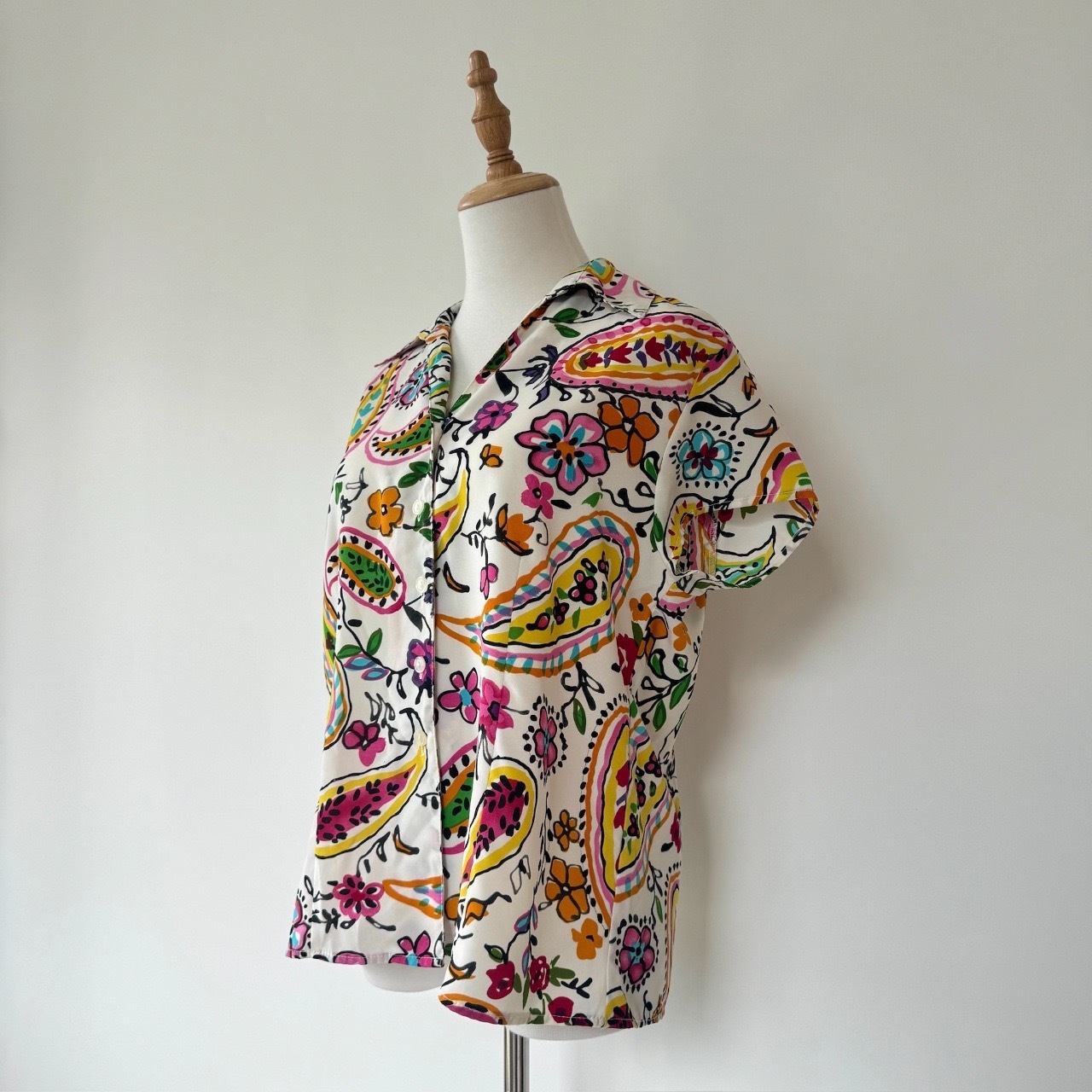 滿滿童趣感手繪腰果花上衣