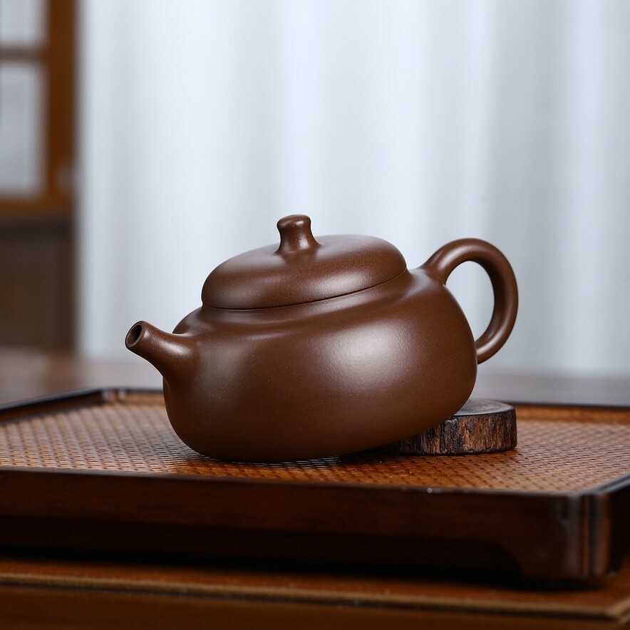 【乳丁】-- 品味壺藝：長壽祥瑞的玉壺之美。