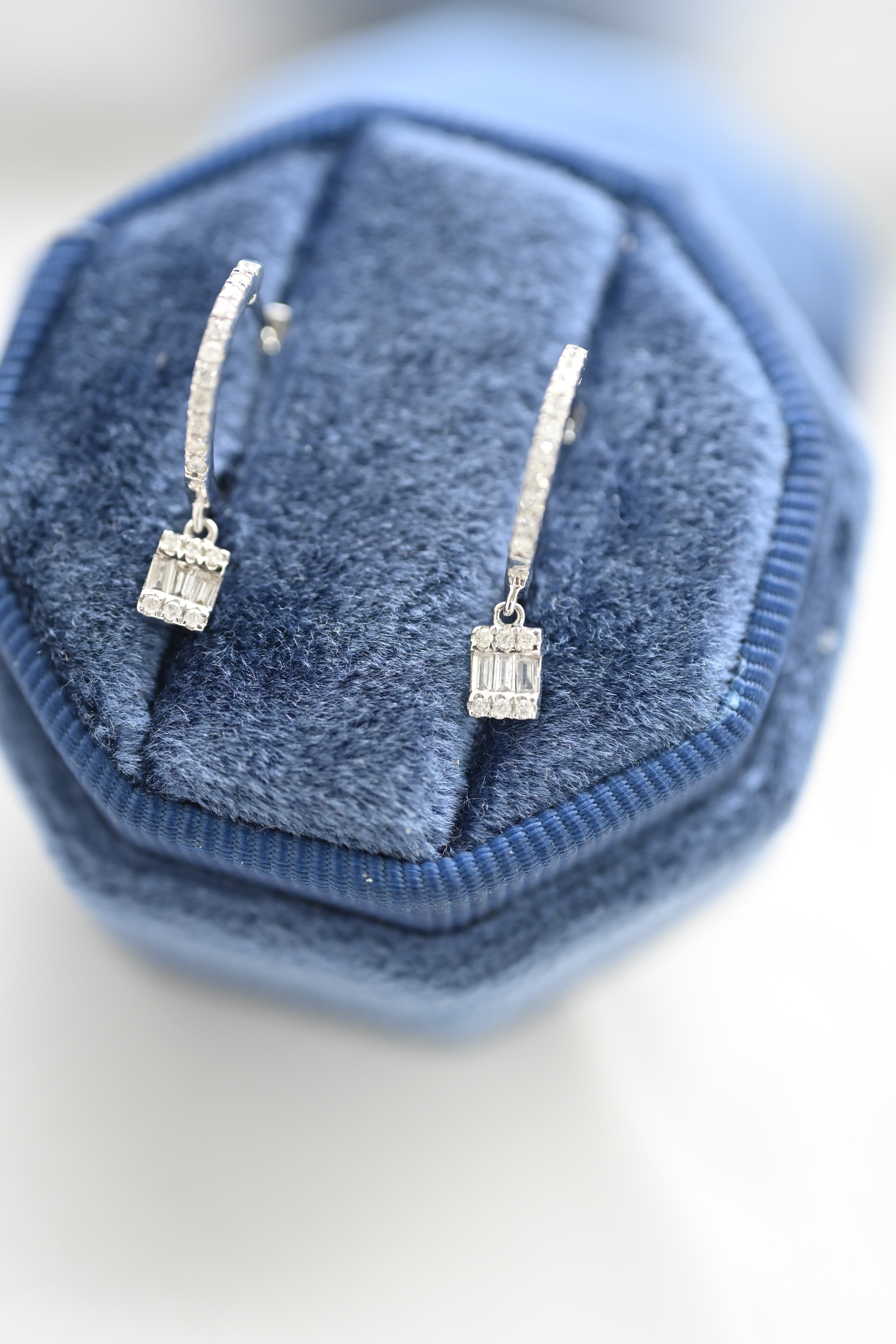 18K Junquillo Diamond Hoop Earring