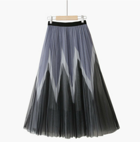 Printed contrasting pleated skirt [black gray waist/white stripe with black bottom - one-size-fits-all elastic waist]