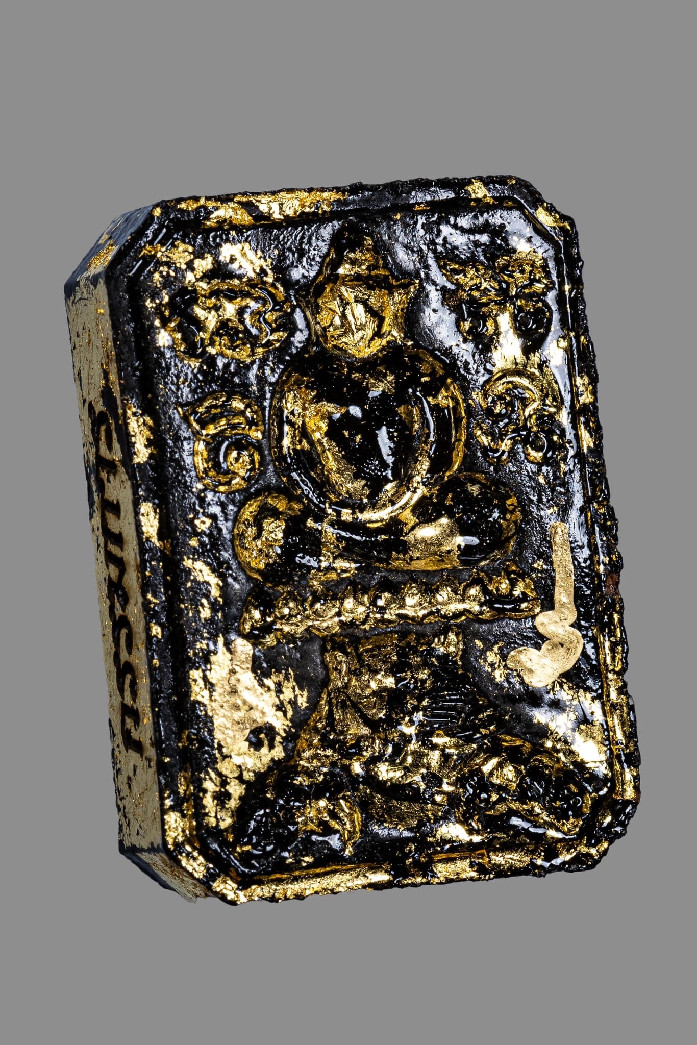 『泰國佛牌』黎逸府 瓦內薩馬奇 帕阿贊丁棟 神獸崇迪『虎咬劍』少見版本 01240510