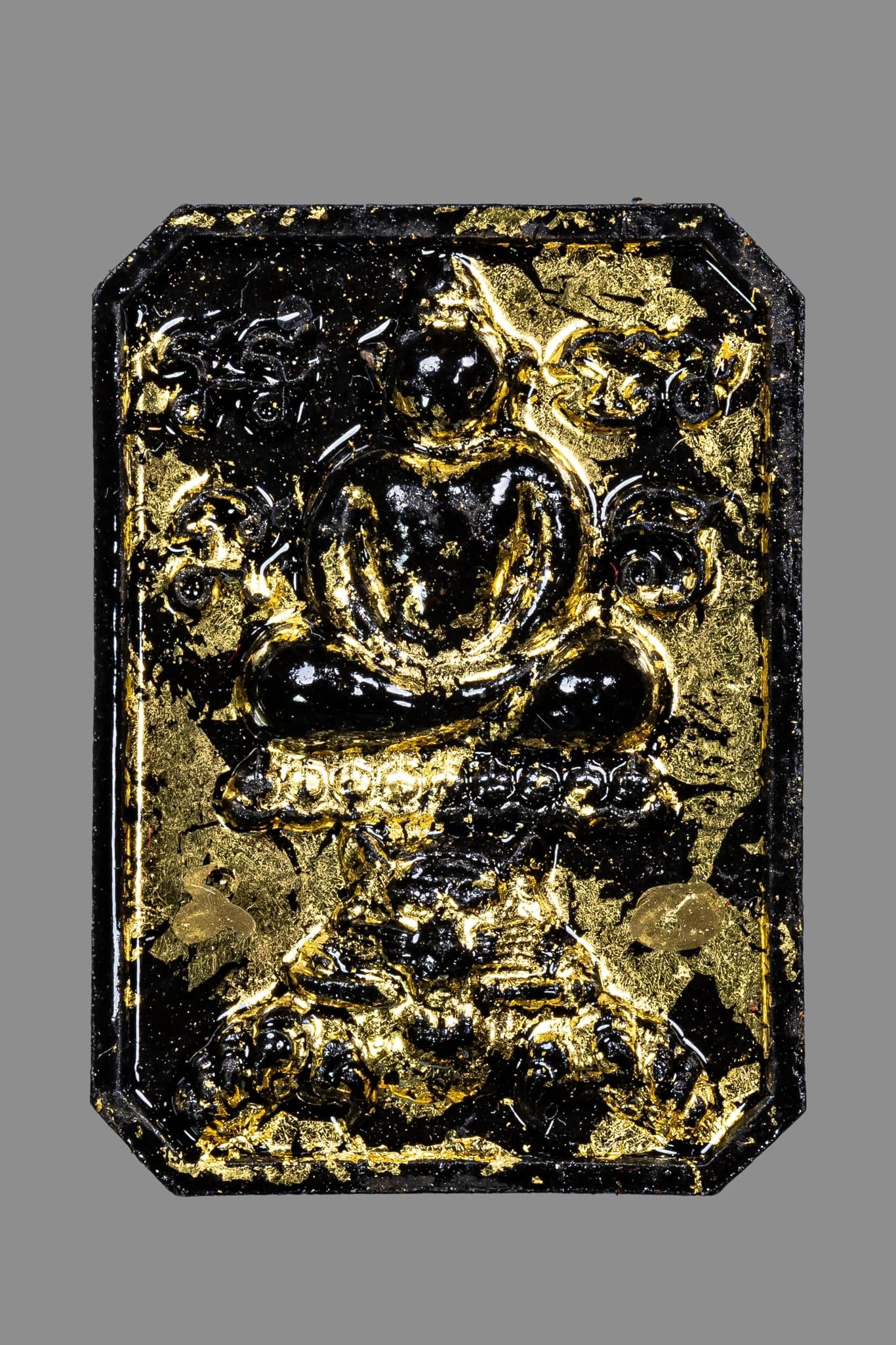 『泰國佛牌』黎逸府 瓦內薩馬奇 帕阿贊丁棟 神獸崇迪『虎咬劍』少見版本 01240510