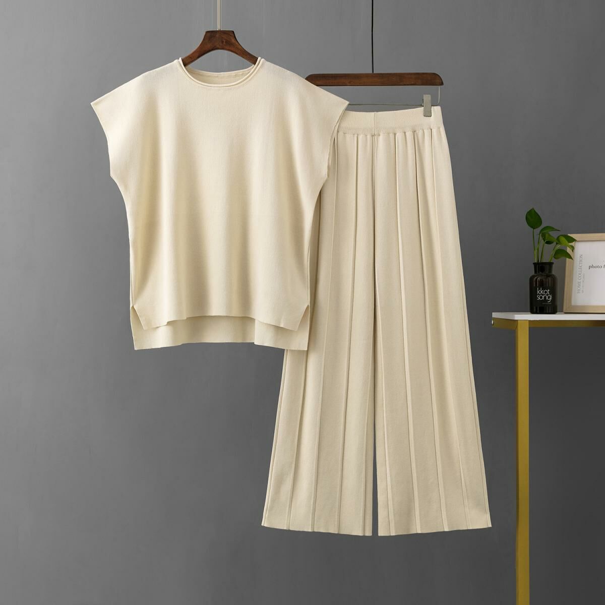 Temperament solid color sleeveless knit suit (one-size-fits-all top + pants apricot)