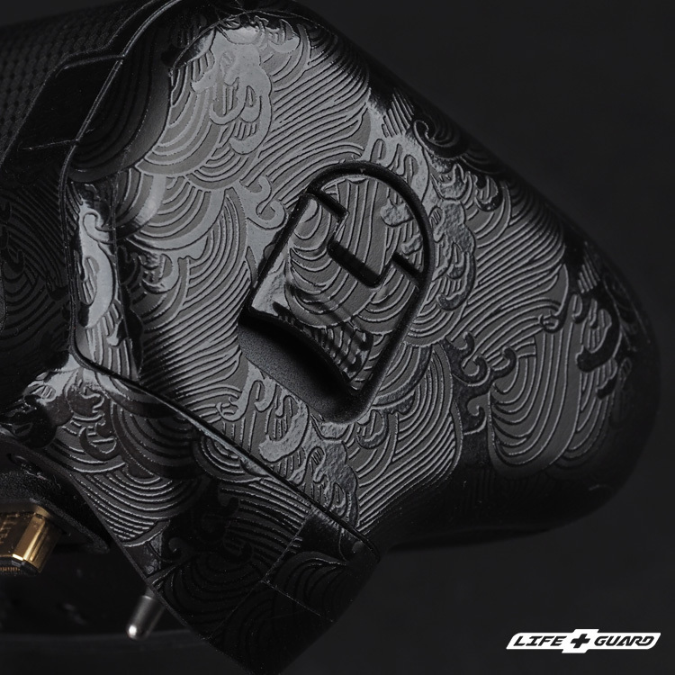 海浪極黑貼膜質感特寫，LIFE+GUARD 設計風格