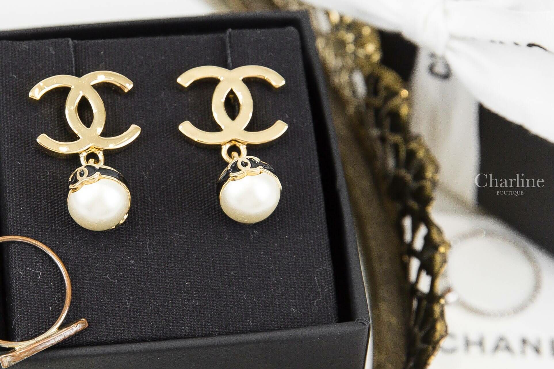 Chanel Stud Earrings 金色CC黑色線條珍珠垂墜耳環-Charline Boutique 精品代購